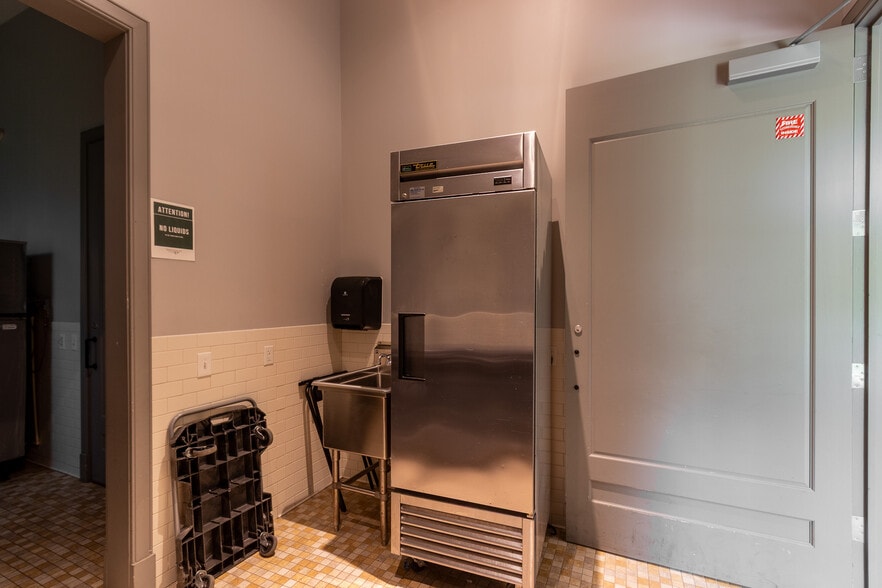 More Photos Of 3920 Gulf Fwy, Dickinson Lodge Meeting Hall For Sale