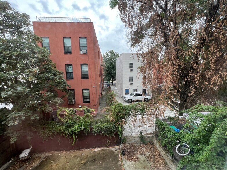 More Photos Of 321 Milford St, Brooklyn Apartments For Sale