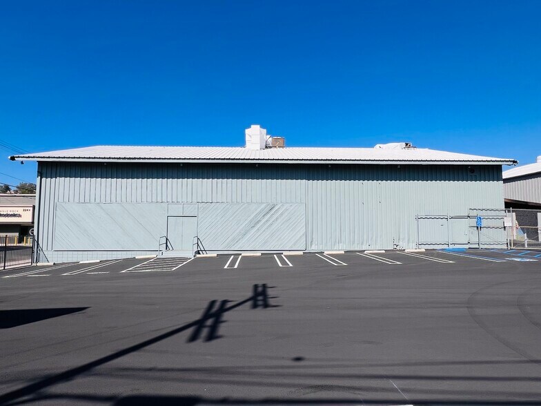More Photos Of 2219 Fair Park Ave, Los Angeles Warehouse For Lease