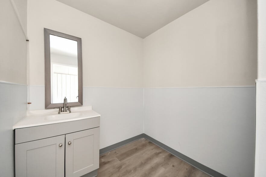 More Photos Of 12024 Alief Clodine Rd, Houston Light Distribution For Sale