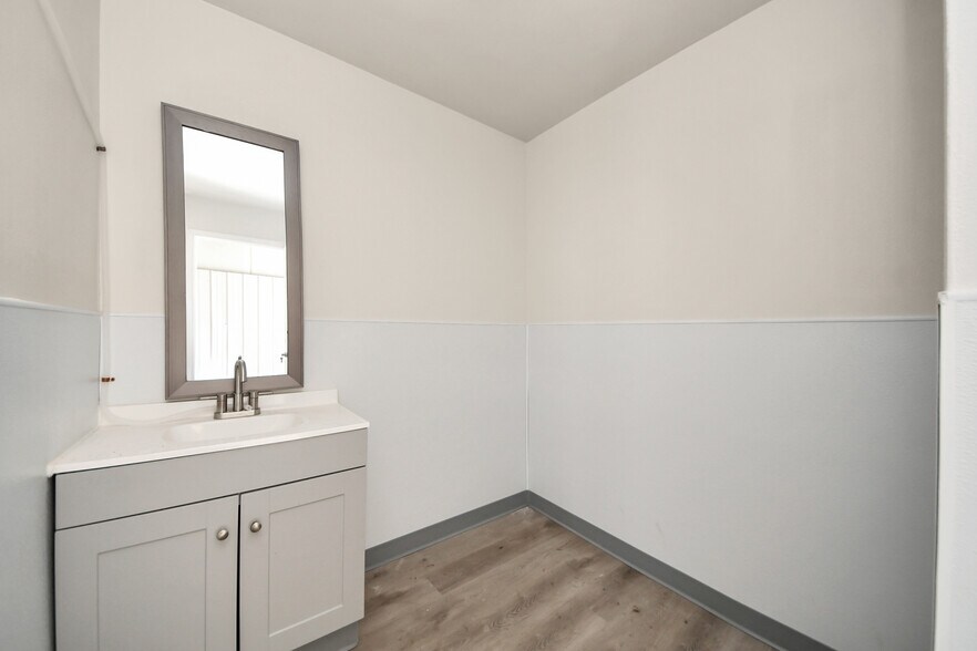 More Photos Of 12024 Alief Clodine Rd, Houston Light Distribution For Sale