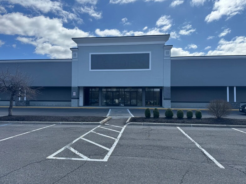Primary Photo Of 501 Columbia Tpke, Rensselaer Unknown For Lease