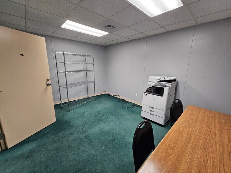 More Photos Of 97 S 4th St, Ishpeming Office For Lease