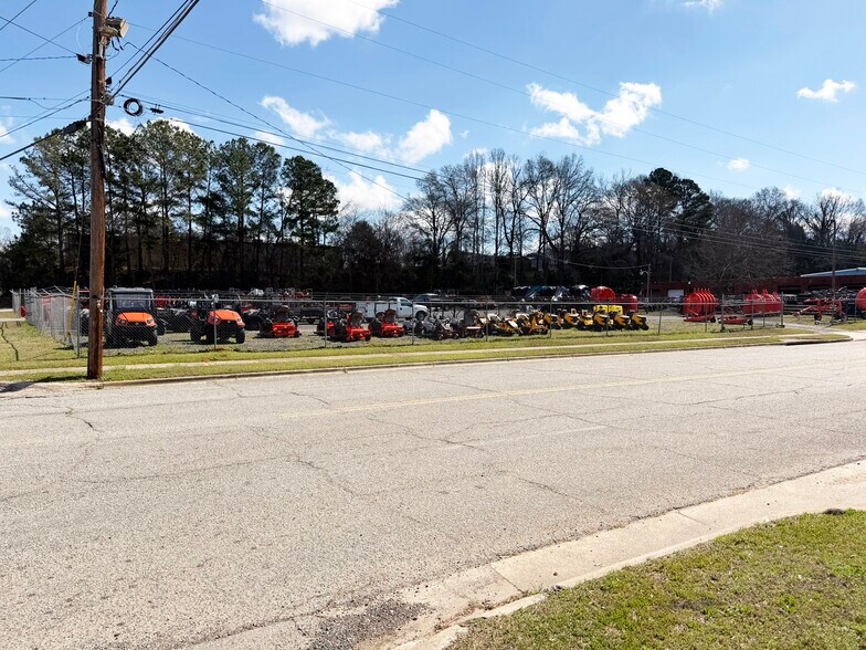 More Photos Of 140 E Andrews St, Milledgeville Industrial For Sale