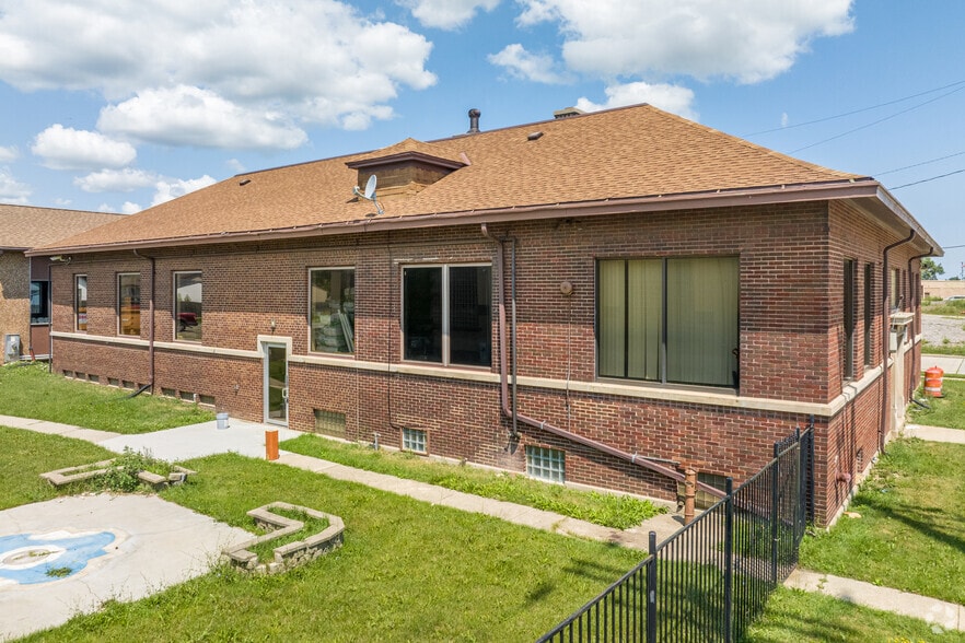 Primary Photo Of 1442 N Memorial Dr, Racine Office For Sale