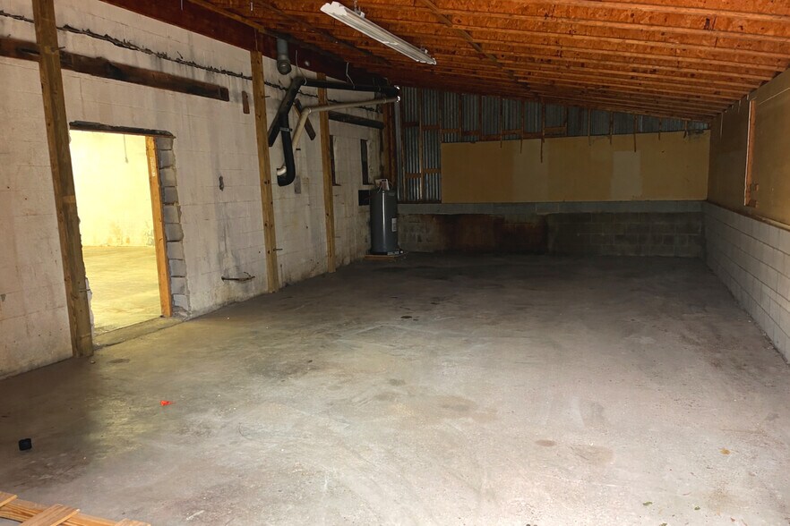More Photos Of 504 Houston St, Greensboro Warehouse For Lease