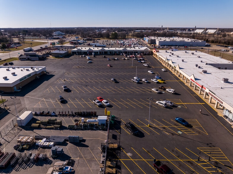 More Photos Of 1780 1st St, Kennett Unknown For Lease