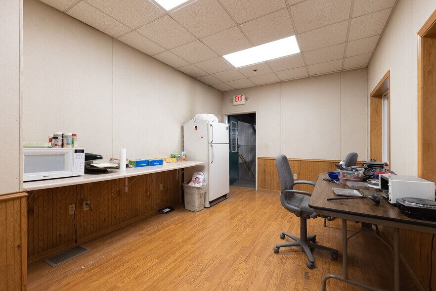 More Photos Of 3604 County Road H, Kieler Distribution For Sale