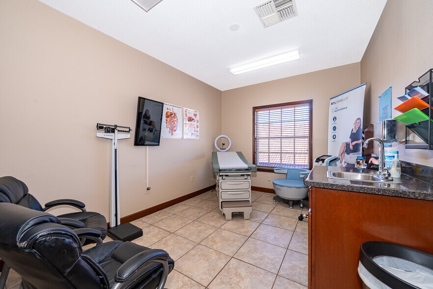 More Photos Of 809 E Oak St, Kissimmee Medical For Sale