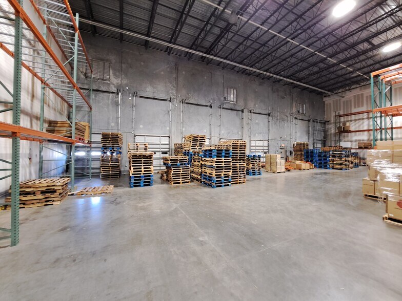 More Photos Of 4030 Deerpark Blvd, Elkton Warehouse For Lease