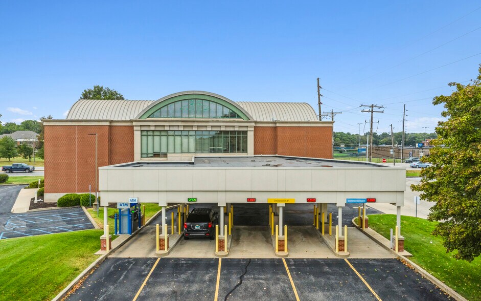 More Photos Of 2 Carlyle Plaza Dr, Belleville Bank For Sale