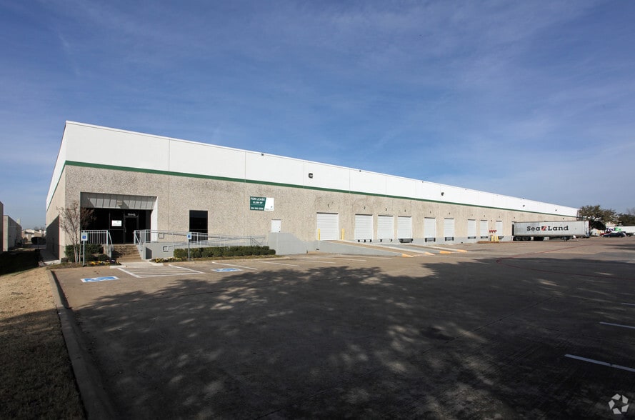 More Photos Of 11441-11461 Hillguard Rd, Dallas Distribution For Lease