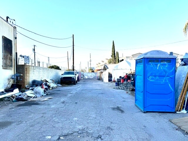 More Photos Of 3001 Delay Dr, Los Angeles Land For Lease