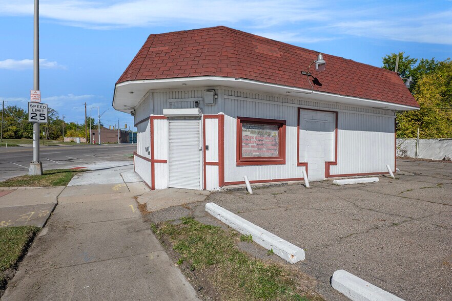 More Photos Of 8300 Livernois Ave, Detroit Storefront Retail Office For Sale