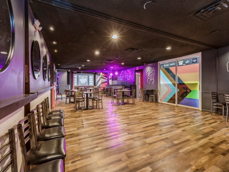 More Photos Of 6008 W Lincoln Way, Ames Restaurant For Sale