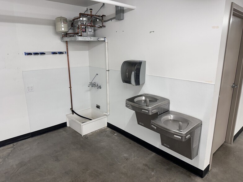 More Photos Of 7811-7931 NE Highway 99, Vancouver General Retail For Lease