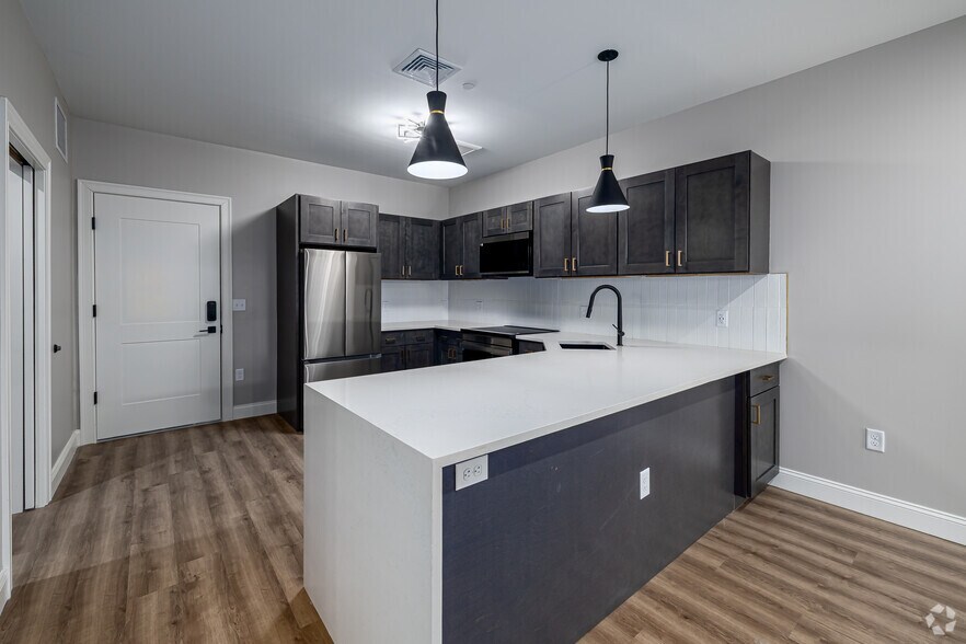 More Photos Of 920-924 Farmington Ave, West Hartford Apartments For Lease