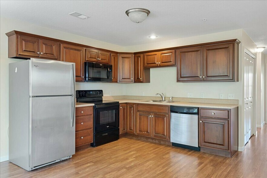 More Photos Of 1391 MT Zion Pky, Mount Zion General Retail For Sale