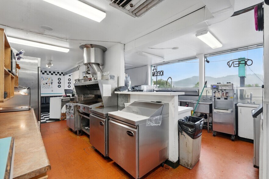 More Photos Of 213 W College Ave, Saint Maries Restaurant For Sale