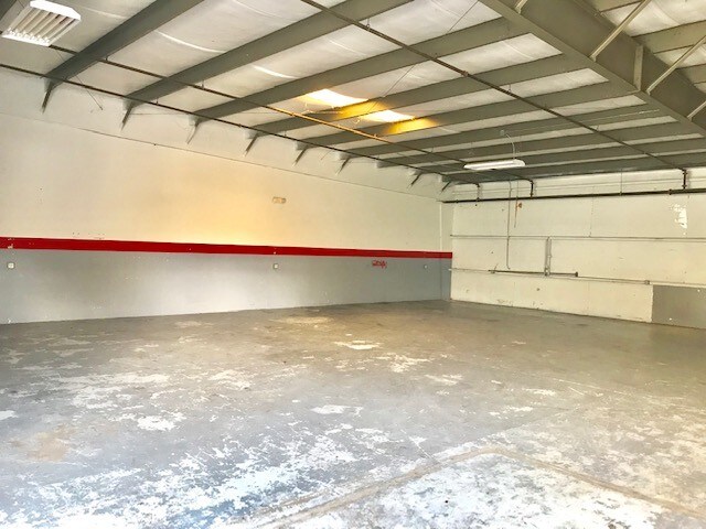 More Photos Of 801 15th St, Lake Park Warehouse For Lease