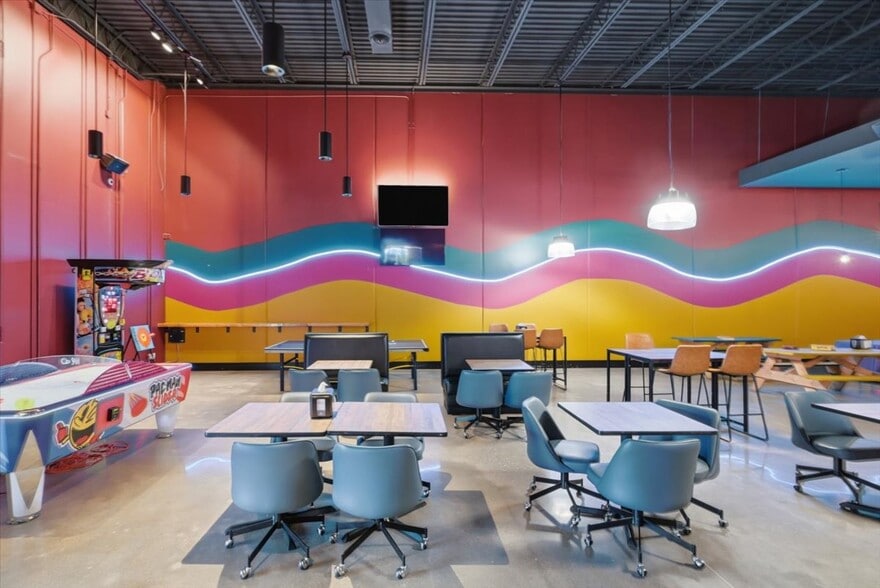 More Photos Of 7 S 4th St, Council Bluffs General Retail For Lease