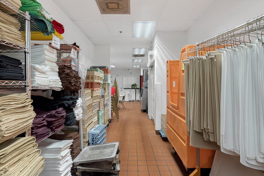 More Photos Of 4550 Golf Club Ln, Spring Hill Golf Course Driving Range For Sale