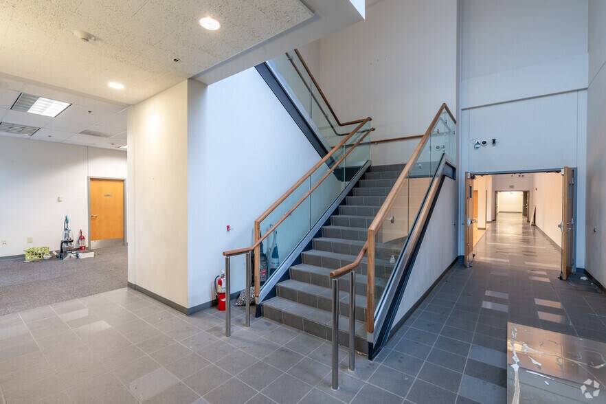 More Photos Of 3590 W 3rd Ave, Eugene Manufacturing For Lease