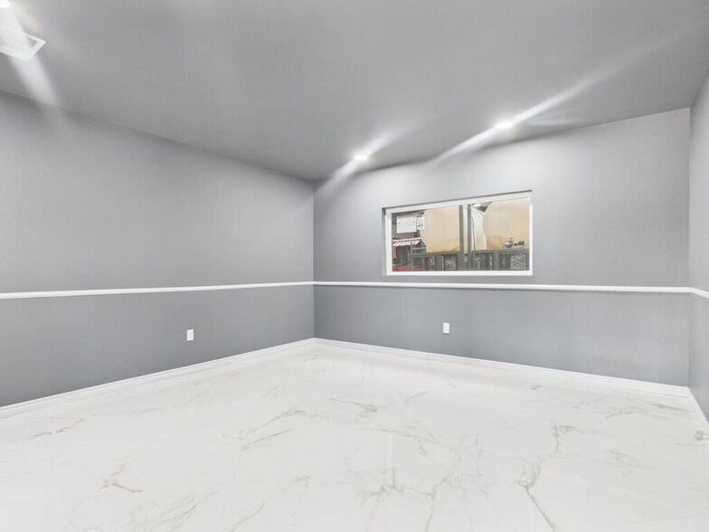 More Photos Of 1100 W Sealy Ave, Monahans Distribution For Sale