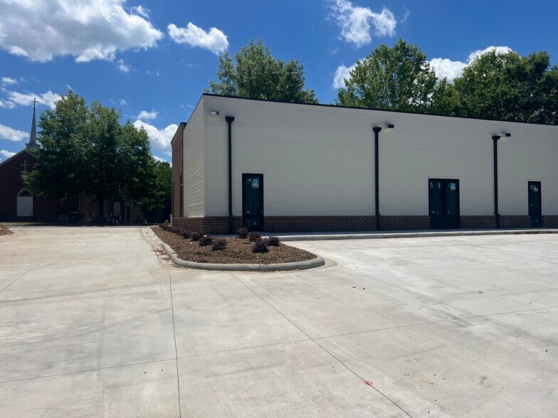 More Photos Of 20733 Catawba, Cornelius Medical For Lease