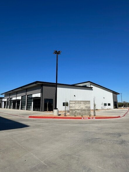 More Photos Of 355 Cross Creek Rd, Georgetown Showroom For Lease