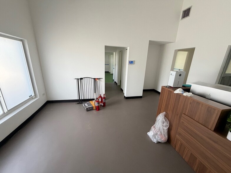 More Photos Of 1400 NE 131st St, North Miami Warehouse For Lease