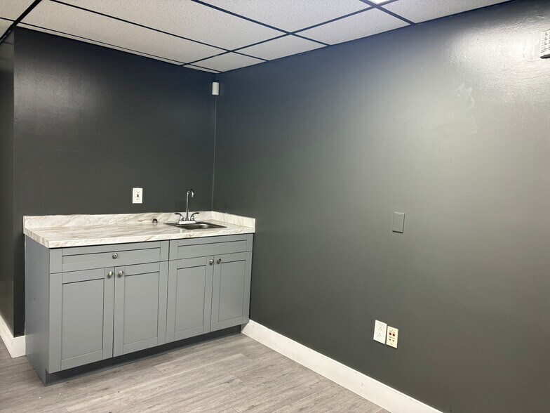 More Photos Of 14000-14048 SW 140th St, Miami Warehouse For Lease