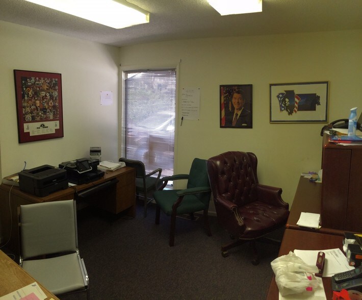 More Photos Of 2101 Windsor Pl, Champaign Office For Lease