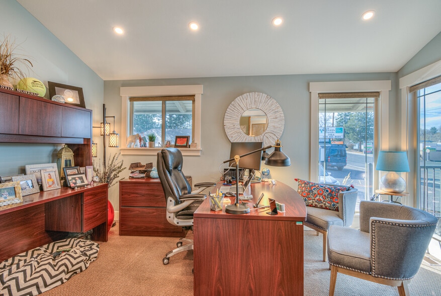 More Photos Of 525 NE Greenwood Ave, Bend Office For Sale