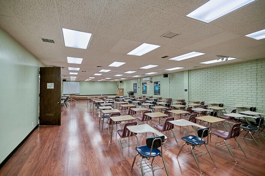 More Photos Of 2333 Beverly Blvd, Los Angeles Office For Lease