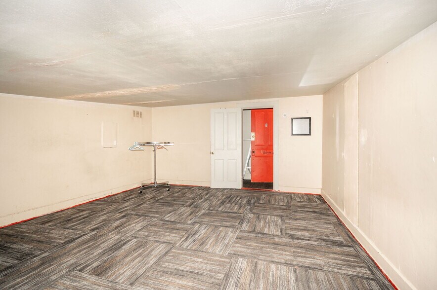 More Photos Of 6017-6019 Vine St, Cincinnati General Retail For Sale