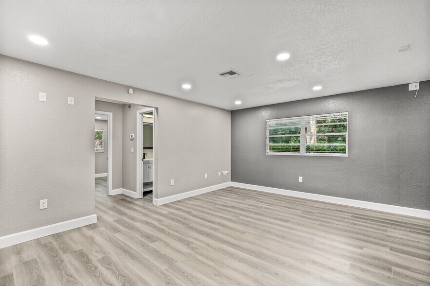 More Photos Of 1666 N Donnelly Pl, Mount Dora Medical For Lease