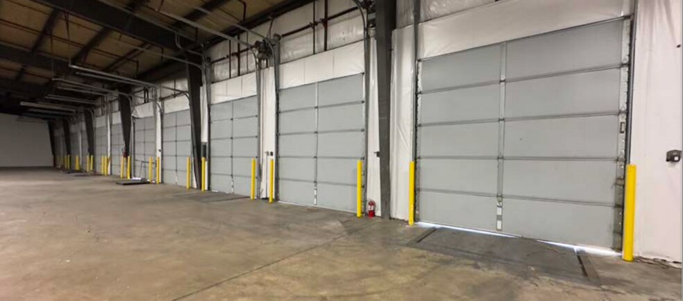More Photos Of 11029 Kenwood Rd, Blue Ash Distribution For Lease