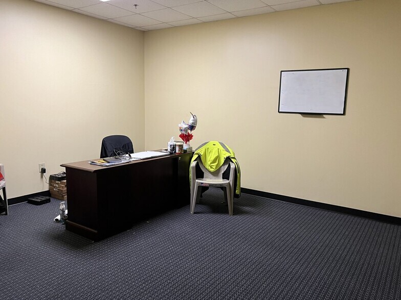 More Photos Of 8350 Arrowridge Blvd, Charlotte Showroom For Lease