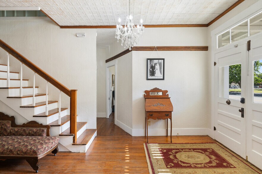 More Photos Of 201 Nugent Ave ave, Johnson City Hotel For Sale