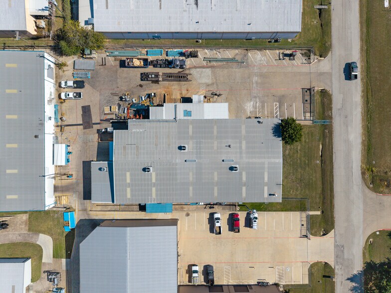 More Photos Of 1119 S Commercial Blvd, Arlington Warehouse For Sale