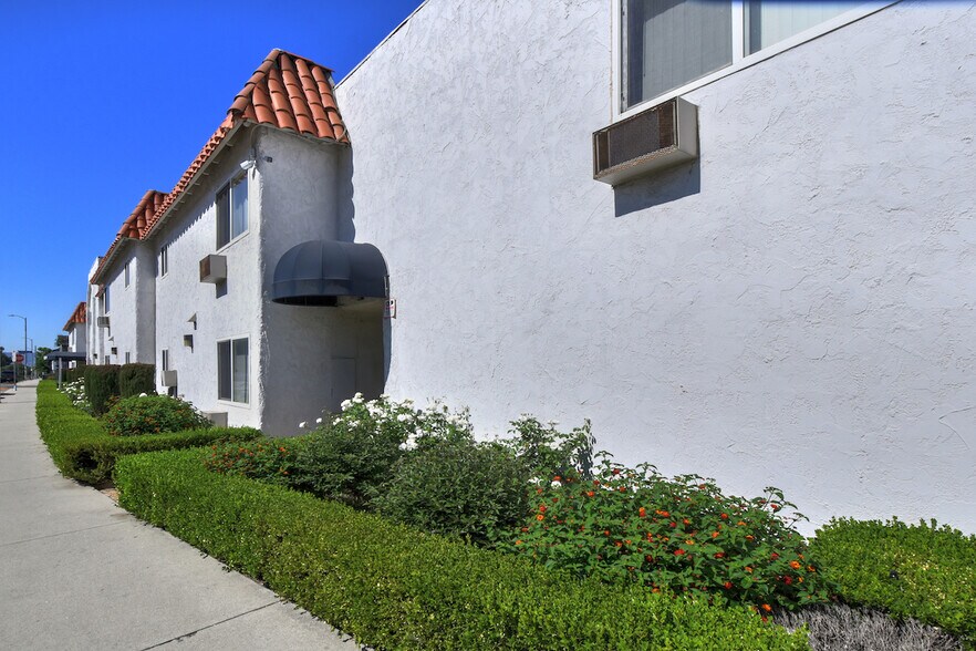 More Photos Of 9301 Darby Ave, Northridge Apartments For Sale