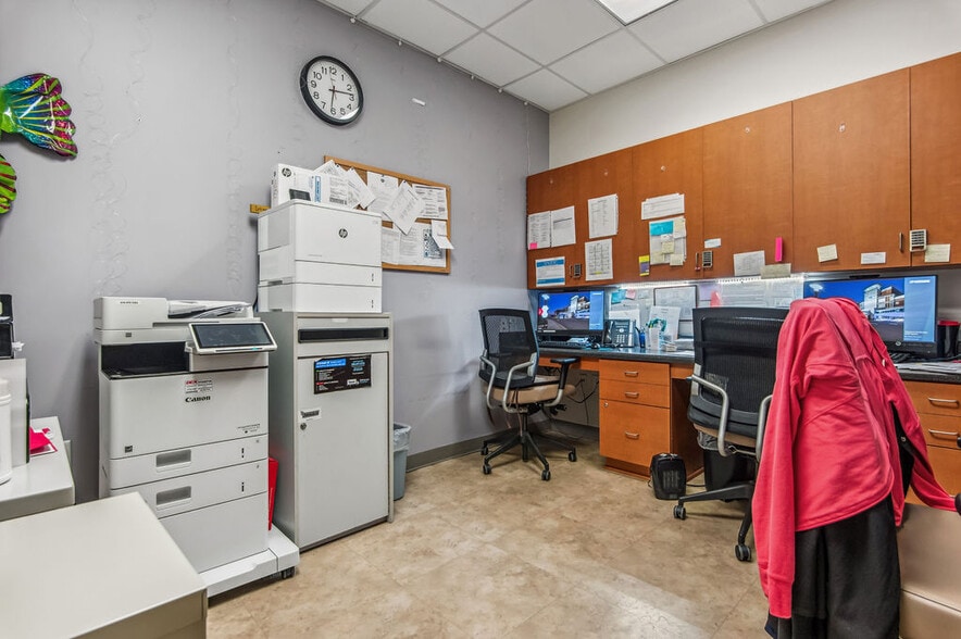 More Photos Of 4275 Western Blvd, Jacksonville Medical For Sale