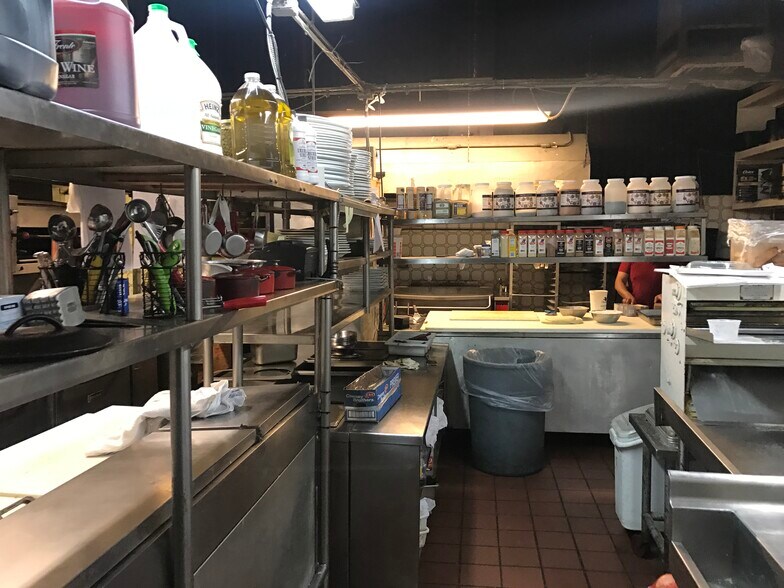 More Photos Of 1810-1818 S Young Cir, Hollywood Restaurant For Sale