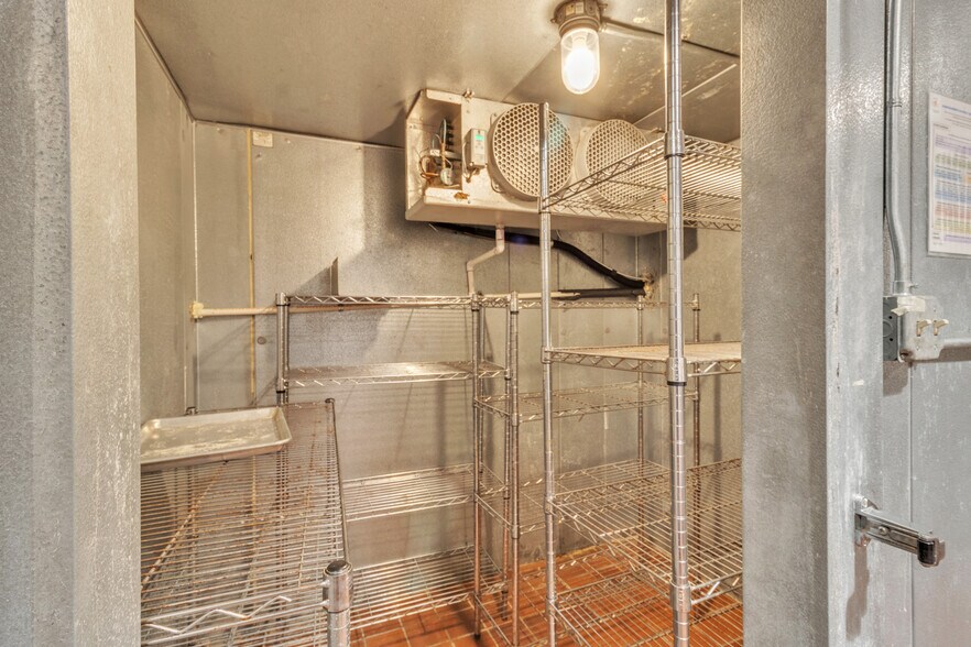 More Photos Of 33 S Carolina St, Hartwell Restaurant For Sale