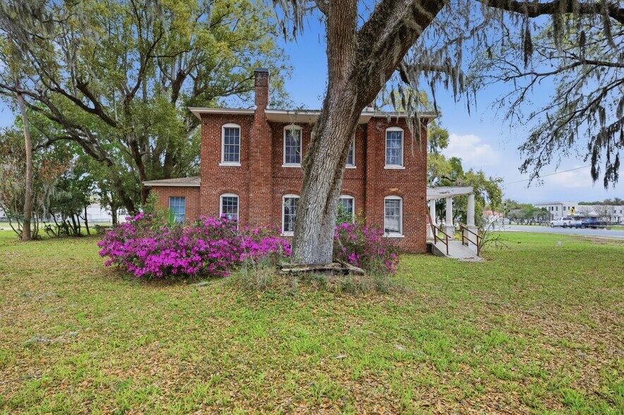 Primary Photo Of 120 N Main St, Bushnell Office Residential For Sale