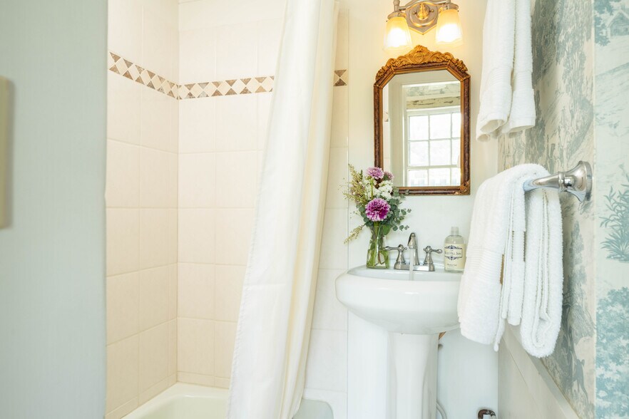 More Photos Of 40 Union St, Blue Hill Hospitality For Sale