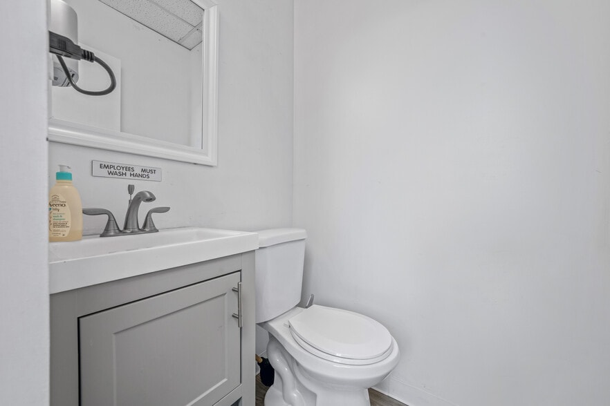 More Photos Of 30 S Ocean Ave, Freeport Loft Creative Space For Lease