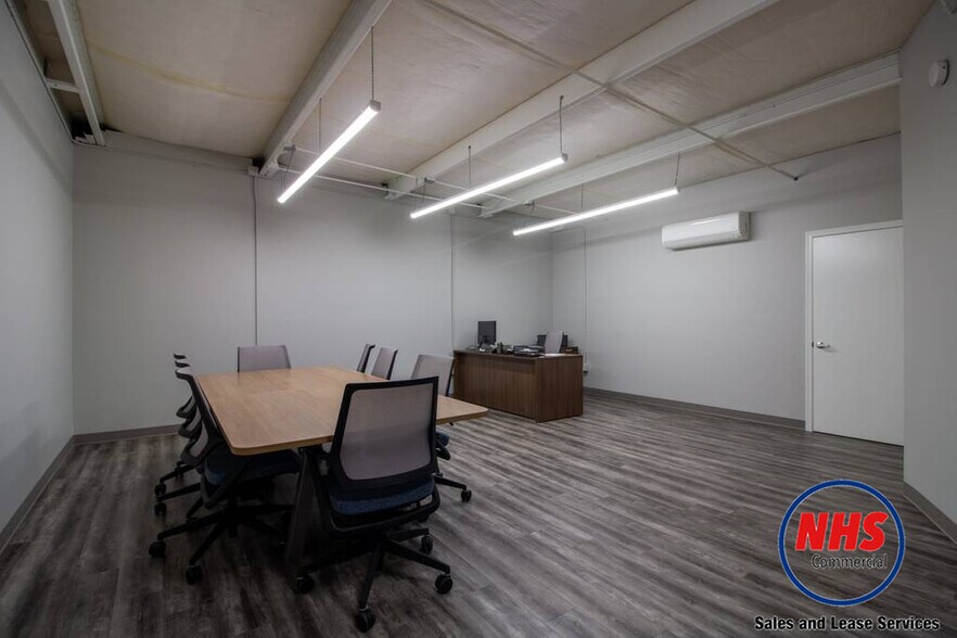More Photos Of 5300 N 57th St, Lincoln Light Distribution For Lease