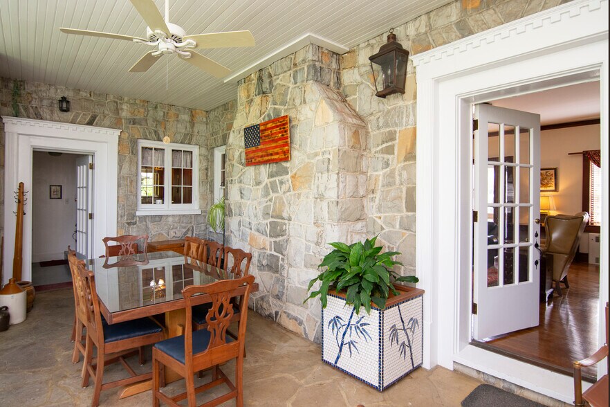 More Photos Of 8789 Seneca Trail South, Ronceverte Office For Sale